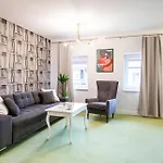 Oomph Deluxe Ruska Apartament *