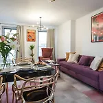 Oomph Deluxe Ruska Apartament