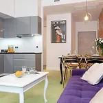 Oomph Deluxe Ruska Apartament *